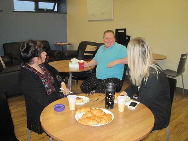 brekkie chat