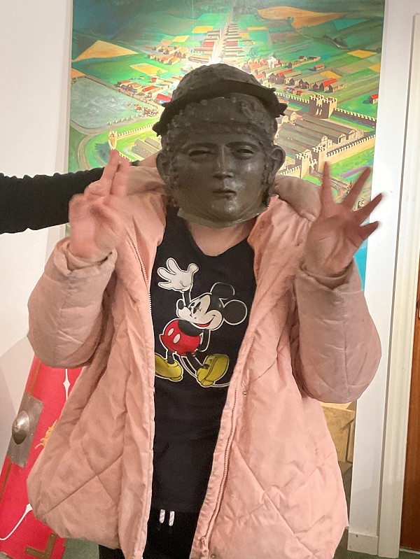statue